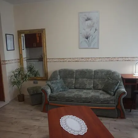 üzletház Panzió 2* Ajka