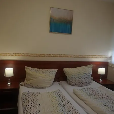 Hotel üzletház Panzió Ajka