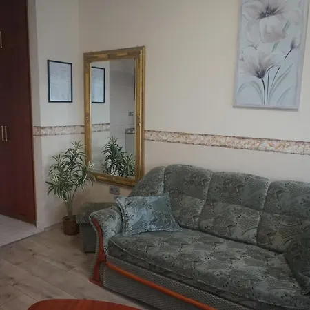 üzletház Panzió 2*