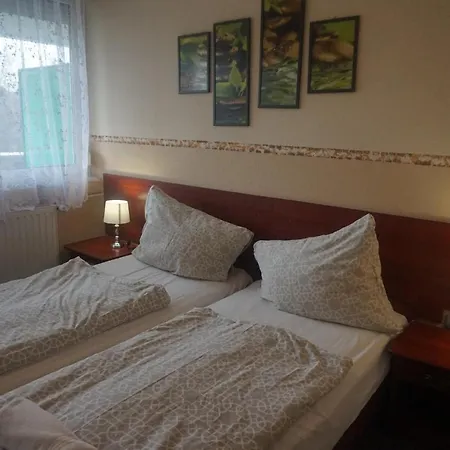 üzletház Panzió Ajka