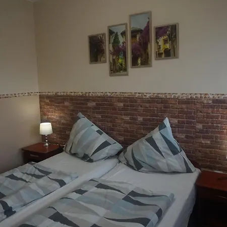 üzletház Panzió Hotel 2*