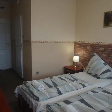 Hotel üzletház Panzió 2*