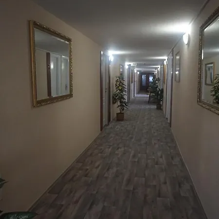 üzletház Panzió 2*