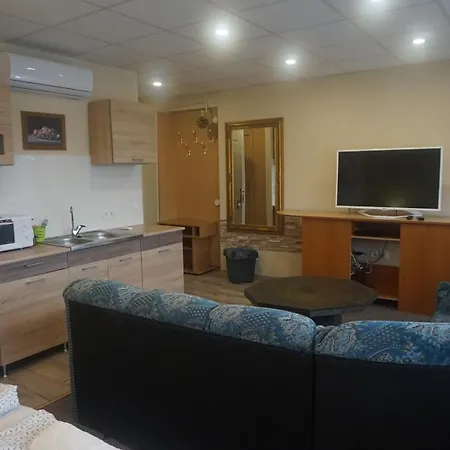 Hotel üzletház Panzió Ajka