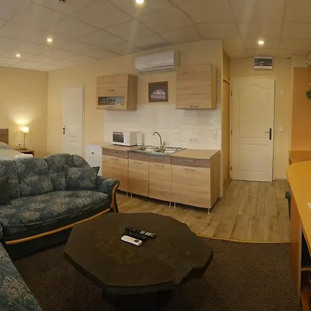 üzletház Panzió Hotel Ajka