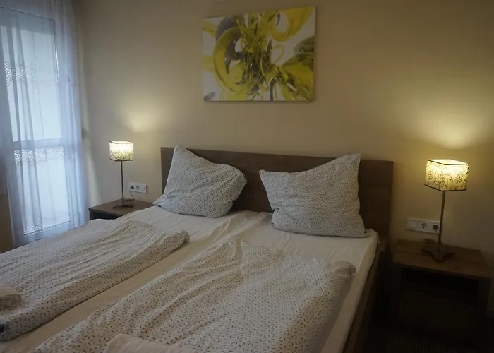 Hotel üzletház Panzió 2*