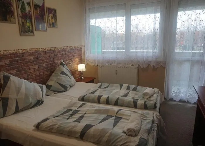 üzletház Panzió 2*