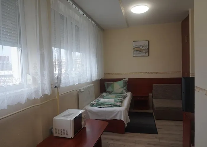 üzletház Panzió Ajka