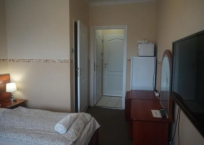 üzletház Panzió Hotel 2*